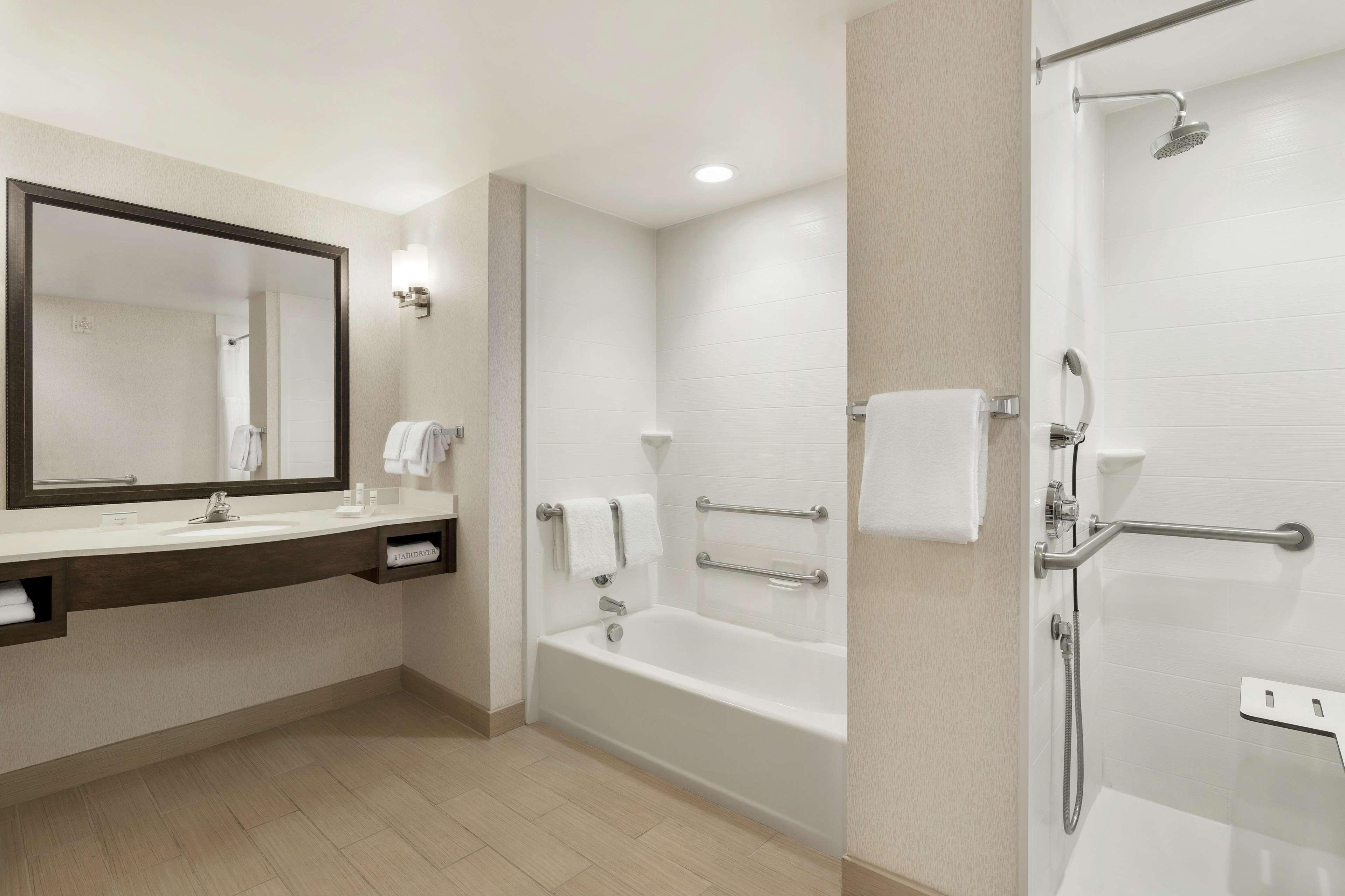 Hilton Garden Inn Wallingford/Meriden Bagian luar foto