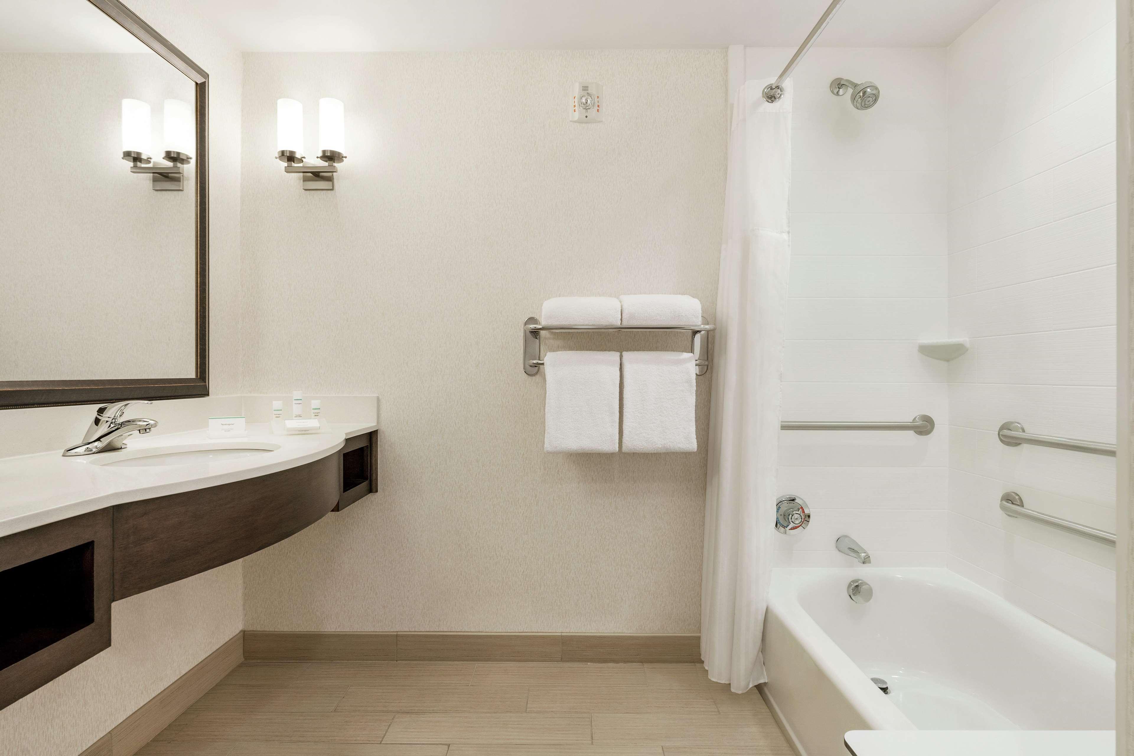 Hilton Garden Inn Wallingford/Meriden Bagian luar foto