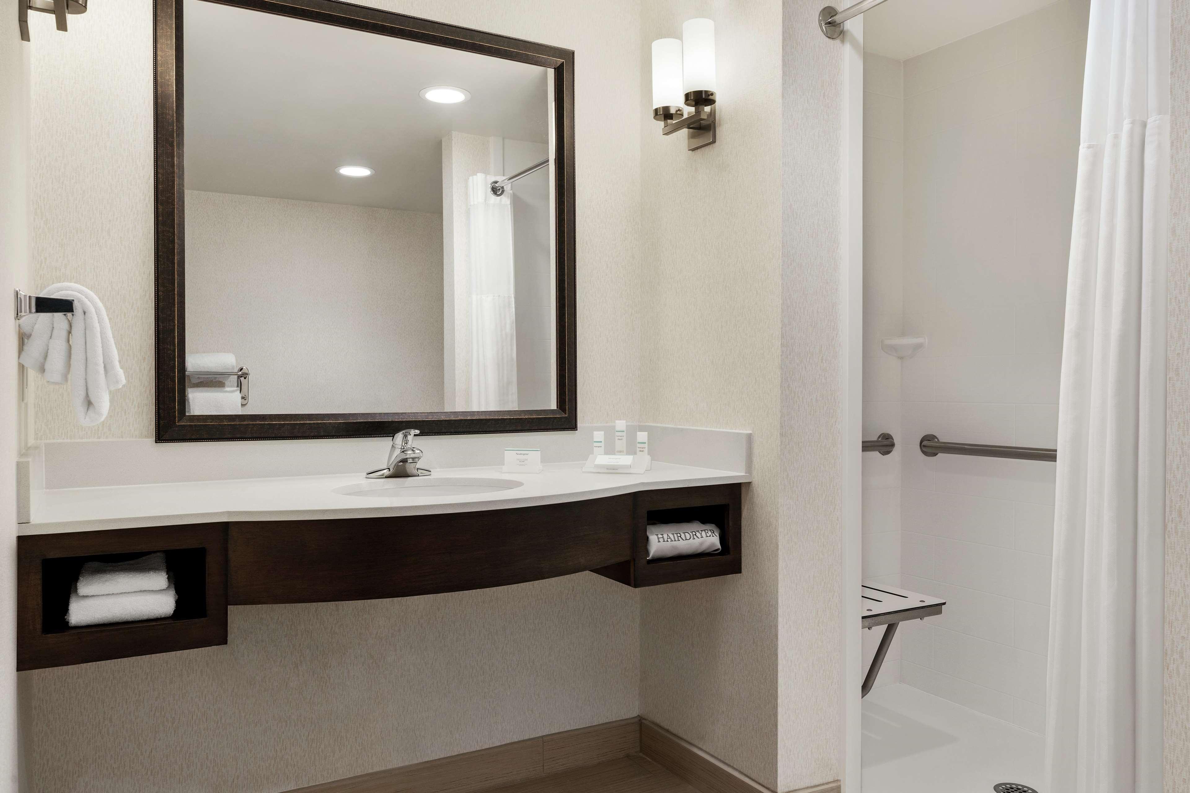 Hilton Garden Inn Wallingford/Meriden Bagian luar foto