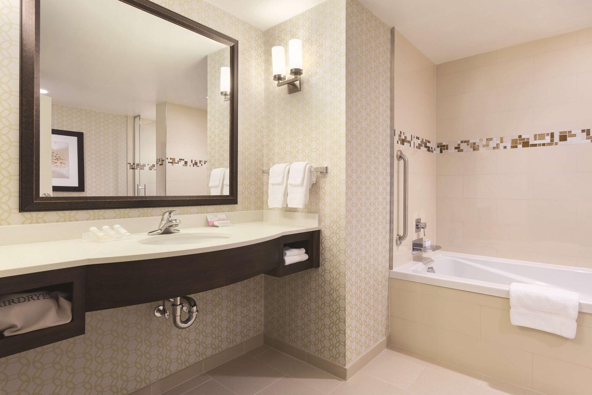Hilton Garden Inn Wallingford/Meriden Bagian luar foto